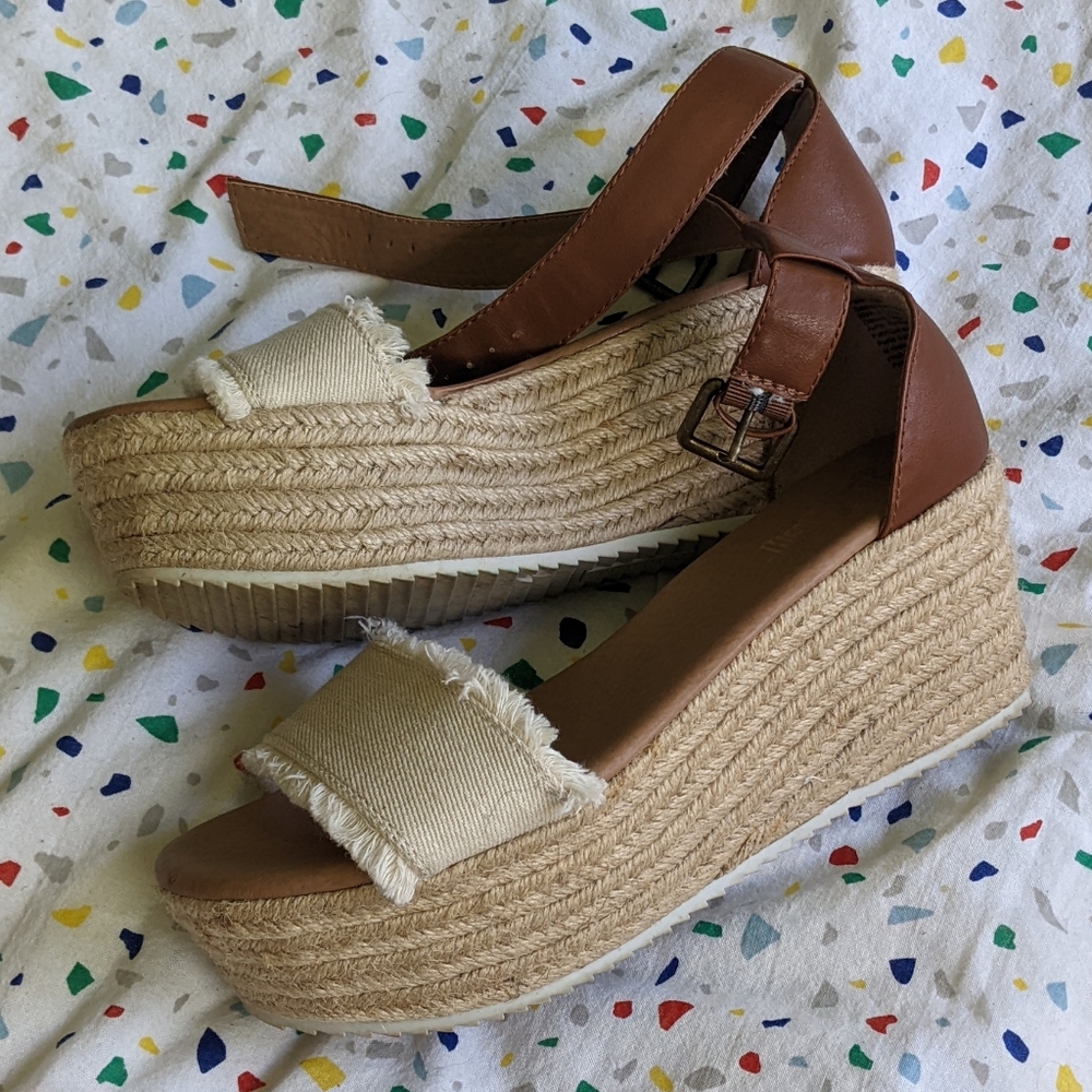 BNWT Brash Platform Sandals